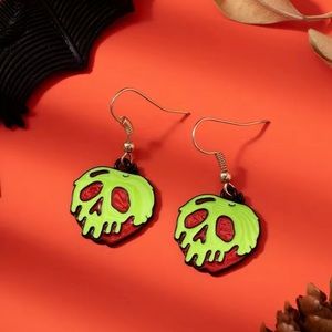 🍎☠️ POISON APPLE Halloween Spooky Snow White Earrings Black + Gold NEW